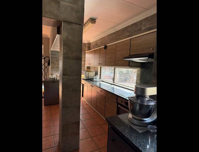 3 BEDROOM HOUSE FOR SALE IN KENSINGTON